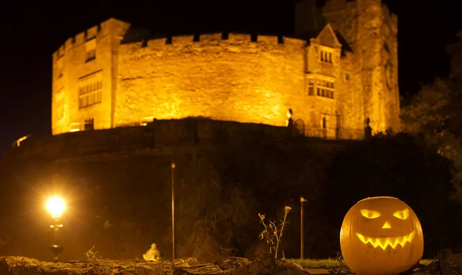 Tamworth castle at night with jack o'lantern