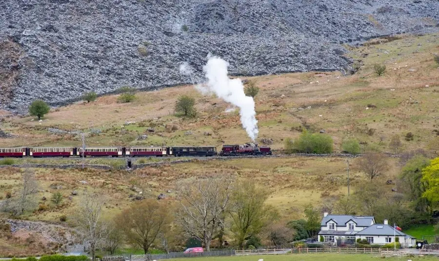 Steam train with slag heaps