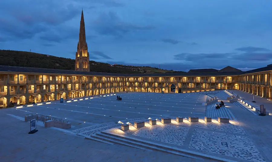 The Piece Hall at night