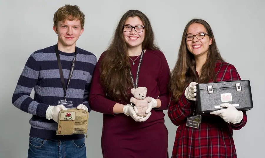 Members of Amgueddfa Cymru – National Museum Wales’ Youth Forum with their selection of objects from the First World War.