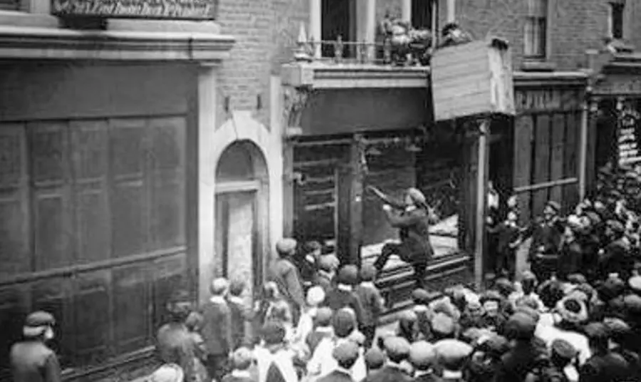 Anti-German riot in East London, 1915