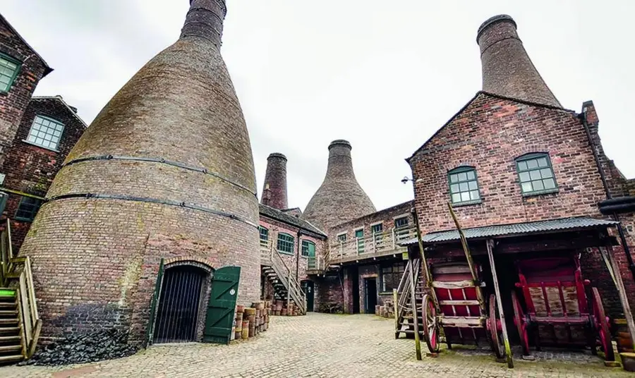 historic large brick pottery kilns around a courtyard in stoke on trent
