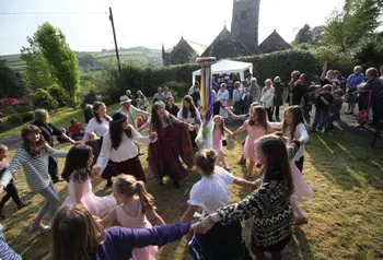 Dancing on Apple Oak day, photographed by Nigel Yeo