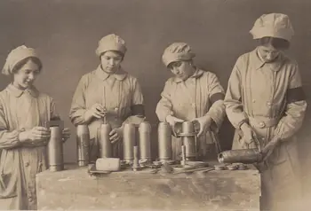 Women munition workers during the First World War