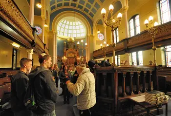 People being shown inside Garnethill Synagogue, Glasgow