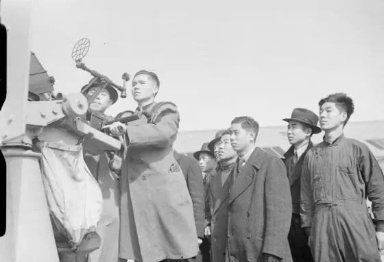 Chinese seamen learning how to handle an Oerlikon gun