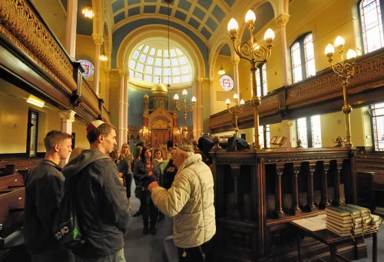 People being shown inside Garnethill Synagogue, Glasgow