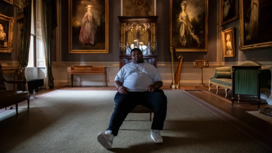 Big Narstie sitting in Kenwood House