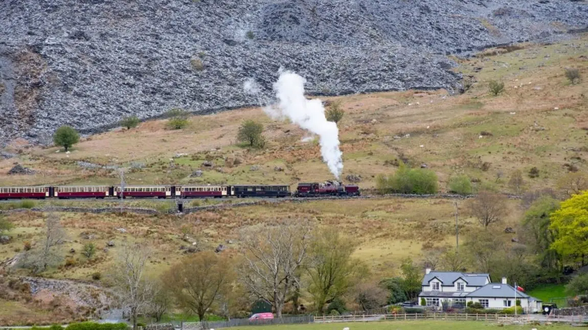 Steam train with slag heaps