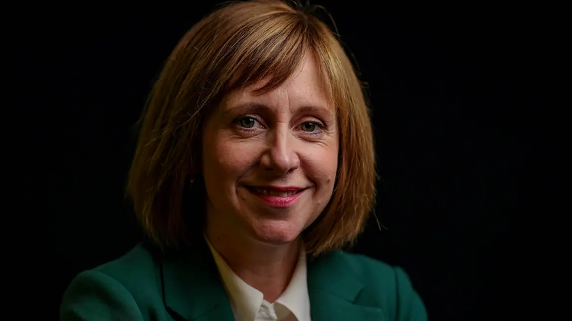 Head and shoulder portrait of Roisha Hughes with dark background