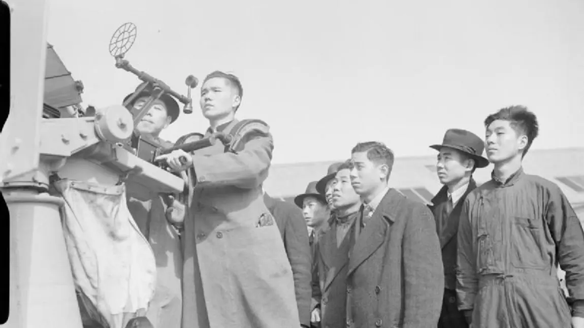 Chinese seamen learning how to handle an Oerlikon gun