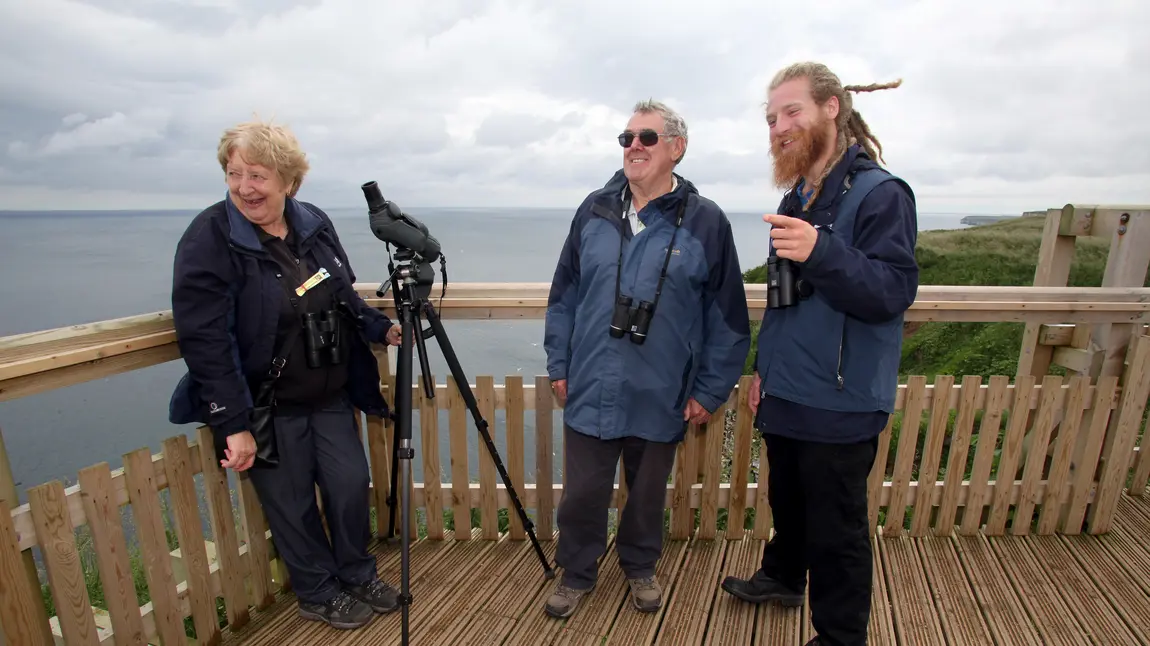 Leo meets birdwatchers at Bempton Cliffs 