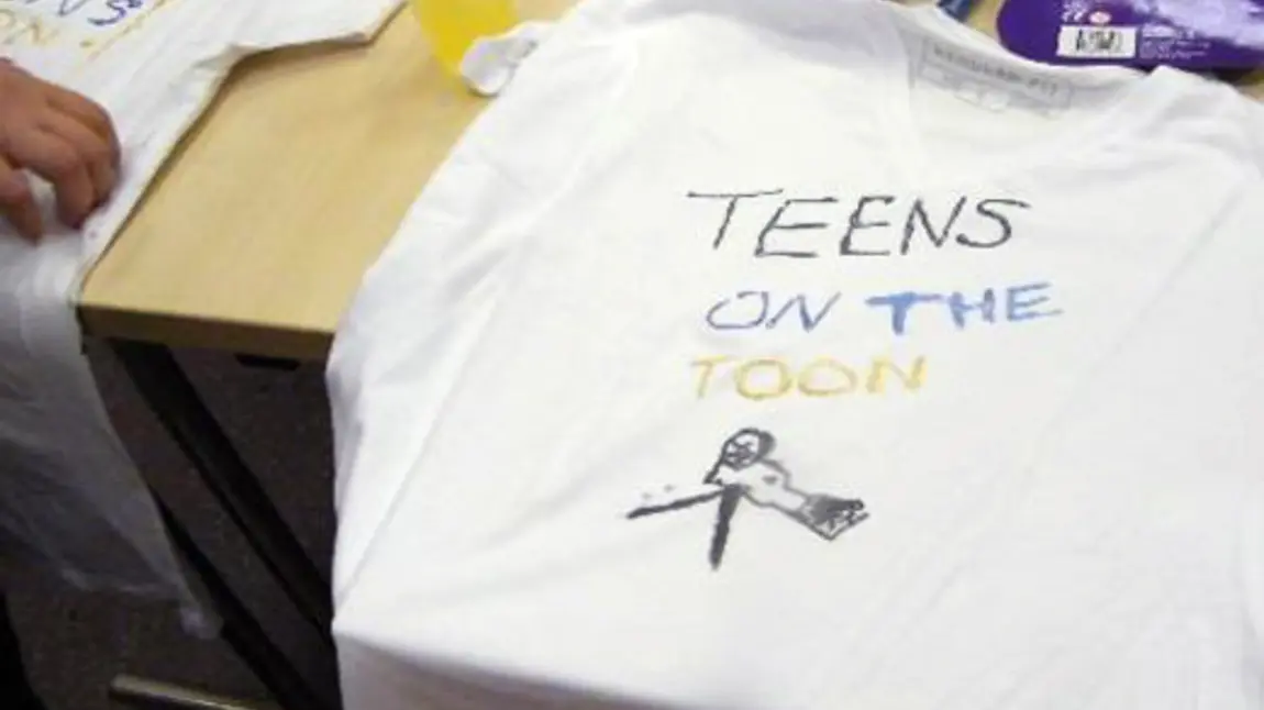 Young people creating their own tee-shirts