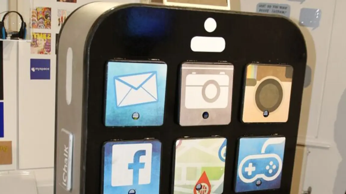 The giant iPhone installation from the No Facebook? OMG! project