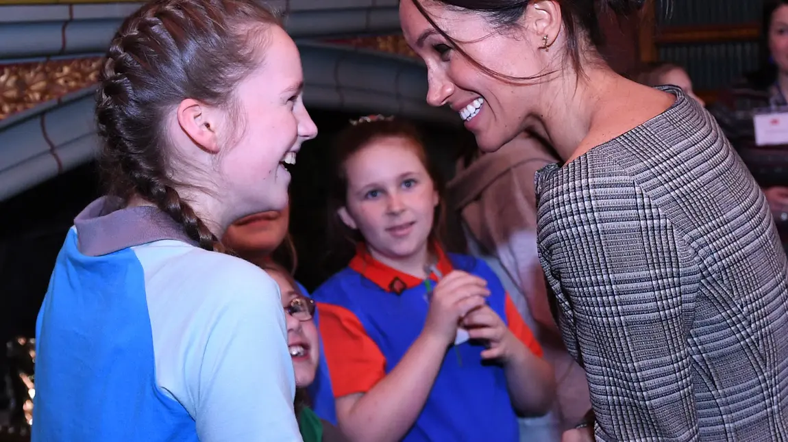 Meghan Markle yn cwrdd â'r Merched Gynnau